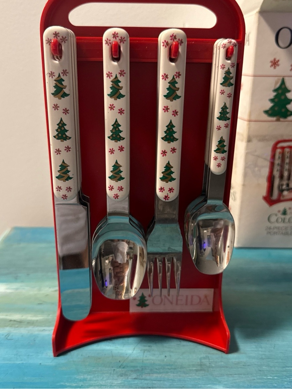Oneida White and Green Holiday Tree 24 Piece Flatware Set with Red caddy and box